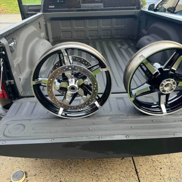 13-Spoke Contrast Cut Dyna Wheels with Low Mileage - Image 5