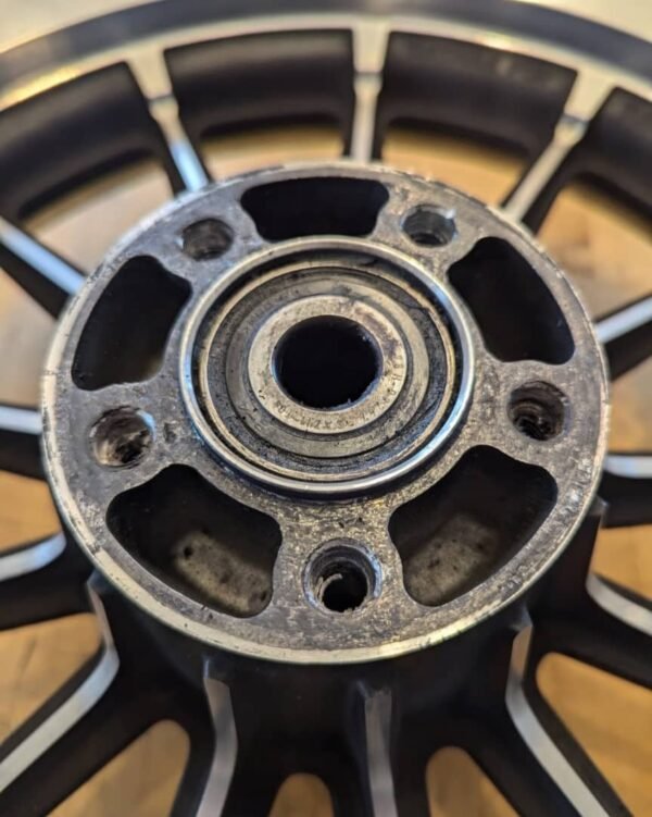 13-Spoke Contrast Cut Dyna Wheels - Image 3