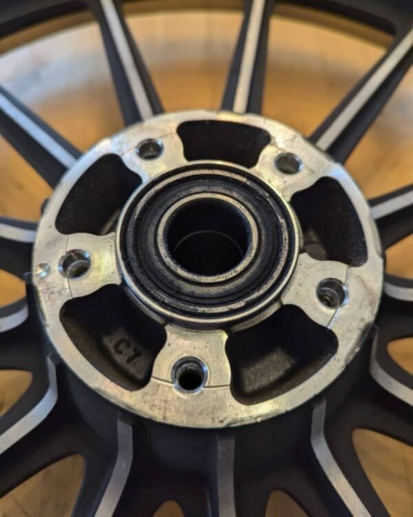 13-Spoke Contrast Cut Dyna Wheels - Image 4